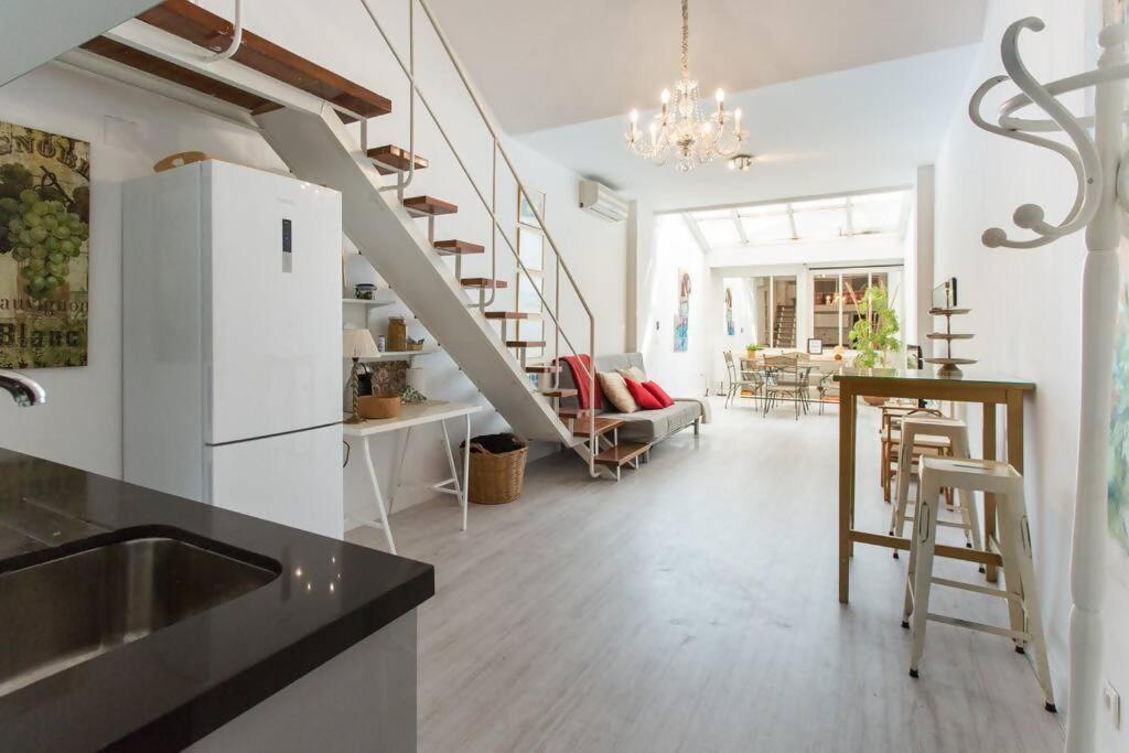 Duplex Center Parking Netflix Amazon Video Apartment Sevilla Bagian luar foto