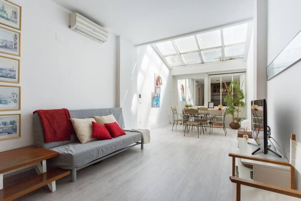 Duplex Center Parking Netflix Amazon Video Apartment Sevilla Bagian luar foto