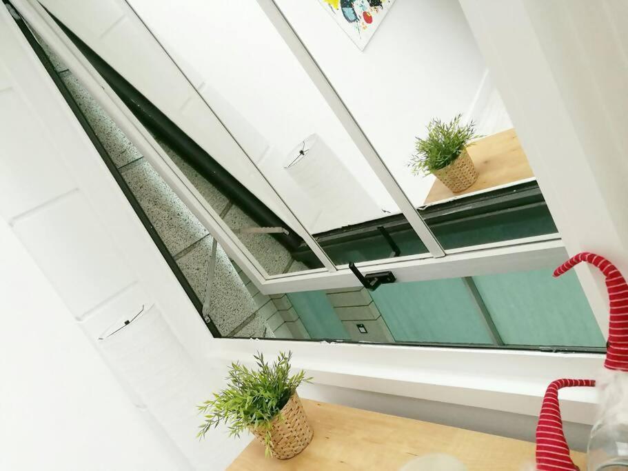 Duplex Center Parking Netflix Amazon Video Apartment Sevilla Bagian luar foto