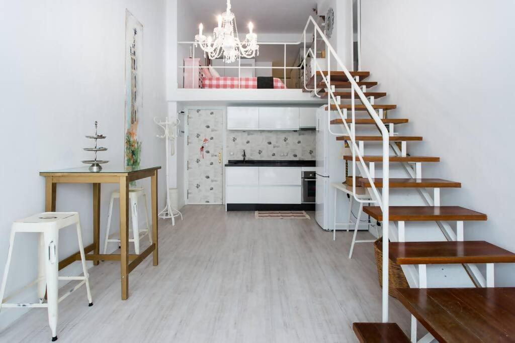 Duplex Center Parking Netflix Amazon Video Apartment Sevilla Bagian luar foto
